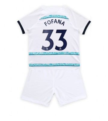 Chelsea Wesley Fofana #33 babykläder Bortatröja barn 2022-23 Korta ärmar (+ Korta byxor)